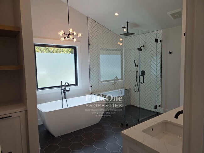 Building Photo - Amazing one of a kind home in the Heart of Walnut Creek