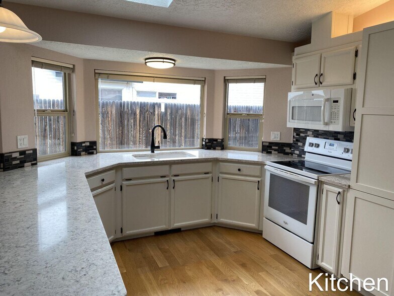 Building Photo - 9835 W Alliance Dr