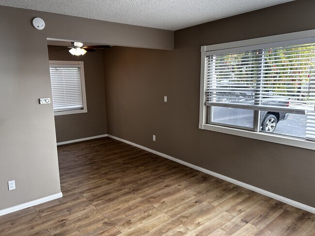 Building Photo - 653 7th St