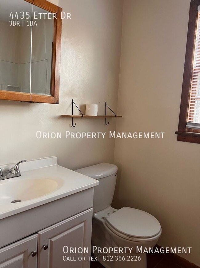 Building Photo - 4435 E Etter Dr