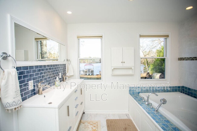 Building Photo - 90 Clubhouse Rd