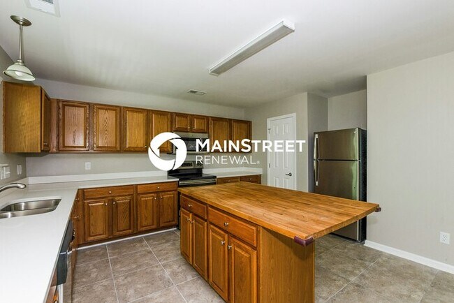 Building Photo - 3 Bedroom Pet-Friendly Home in Charlotte, NC with Main Street Renewal