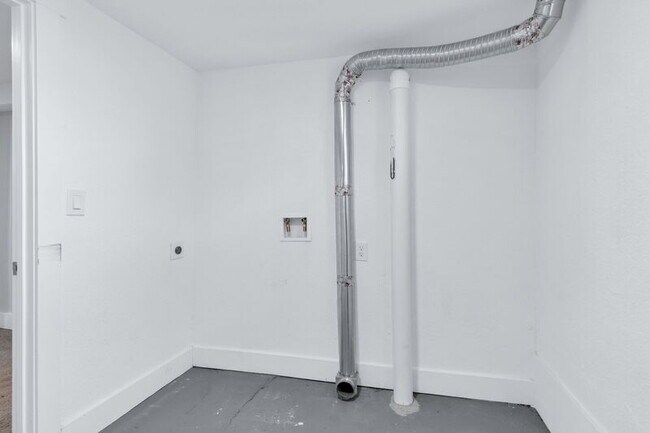 Building Photo - 3101 S Clarkson St