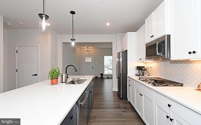 Building Photo - 500 Sterling Dr