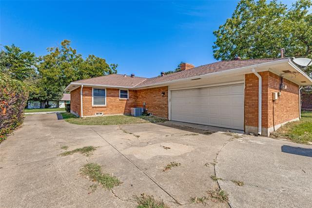 Building Photo - 1602 Iroquois Dr