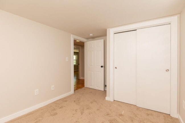 Building Photo - 400 Colonial Dr