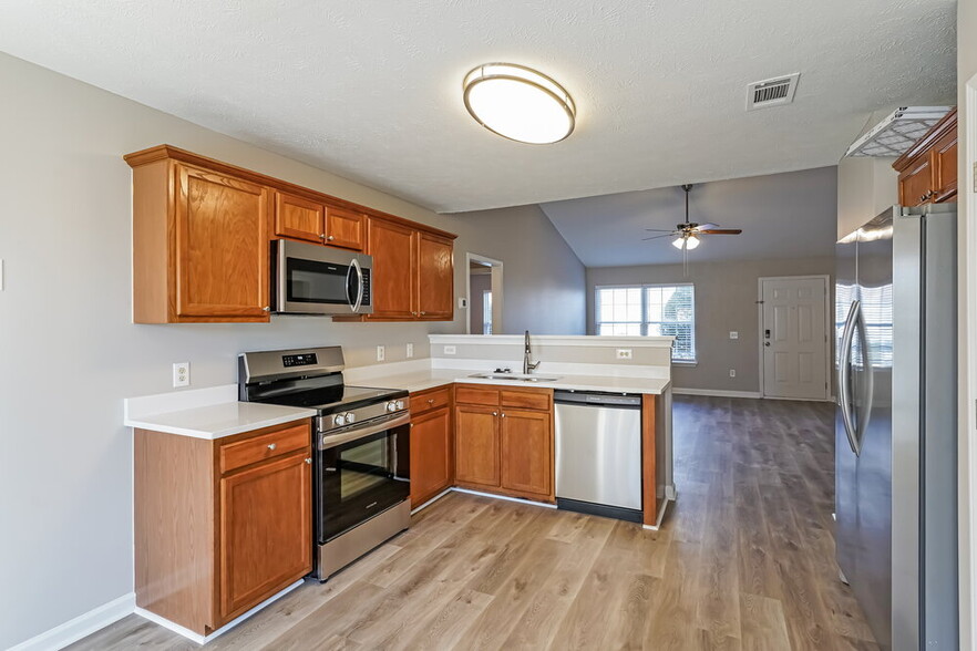 Building Photo - 7016 S Hampton Blvd