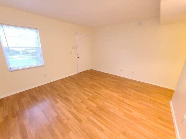 Building Photo - 7149 E Bank Dr
