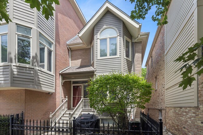 Primary Photo - 1238 W Fletcher St
