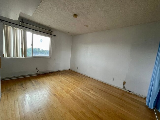 Building Photo - 107 S Muscatel Ave