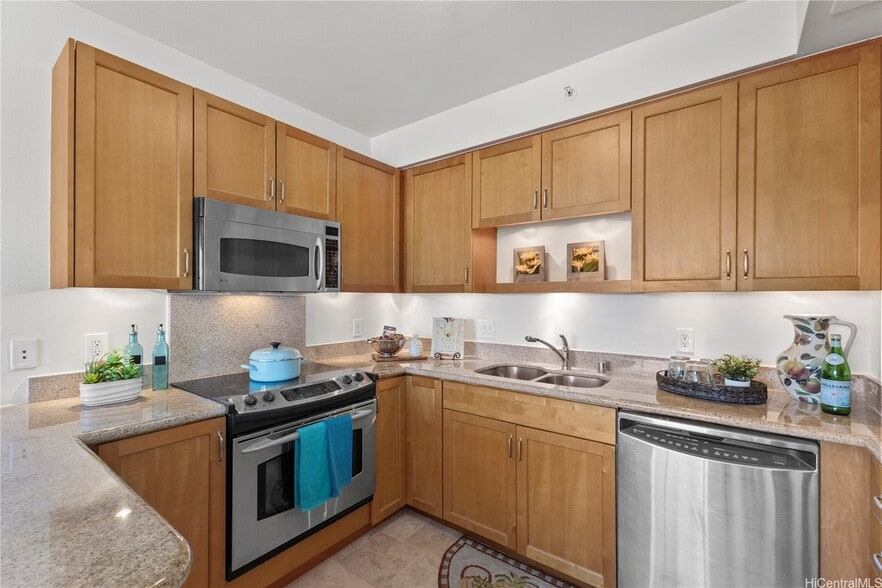 fully equipped kitchen - 421 Olohana St
