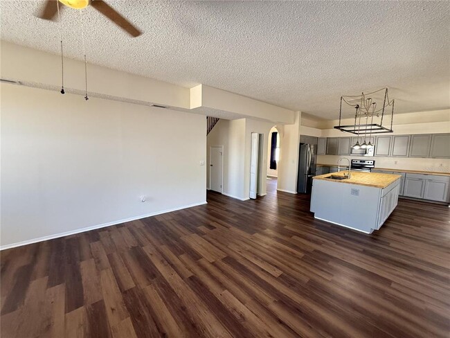 Building Photo - 12653 Longcrest Dr