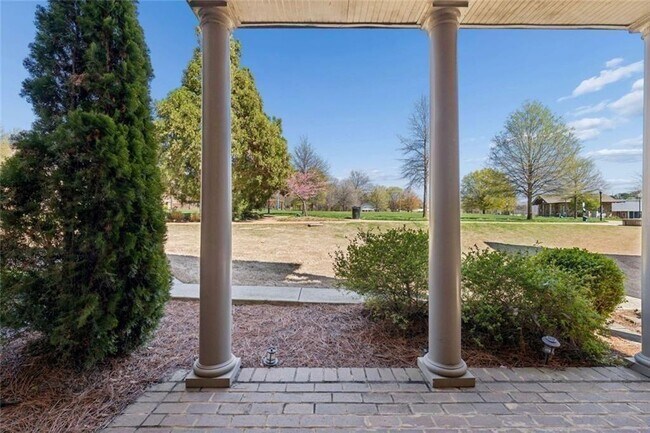 Building Photo - 124 Parkside W Ct