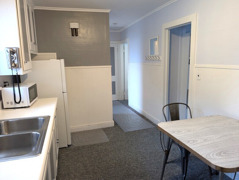 Building Photo - 5486 Broadway