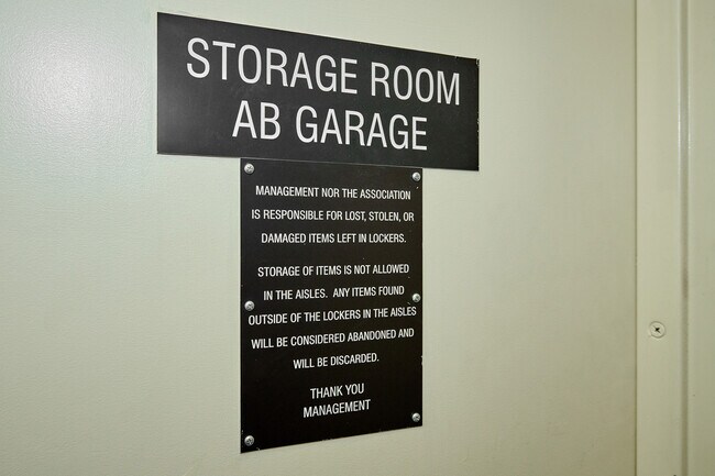 Building Photo - 3950 N Lake Shore Dr