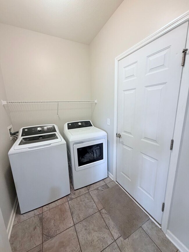 Building Photo - Gorgeous 3BR Home in the Coveted Dancing Waters Community of Woodbury!