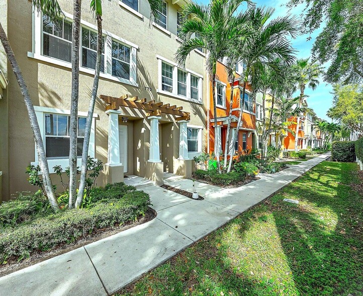 Building Photo - 770 Millbrae Ct