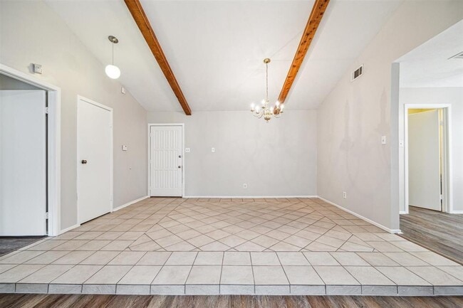 Building Photo - 2039 Hilton Head Dr