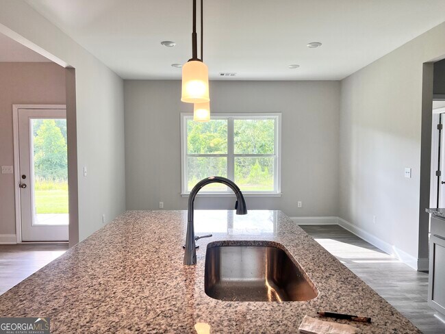Building Photo - 8024 English Ivy Ct