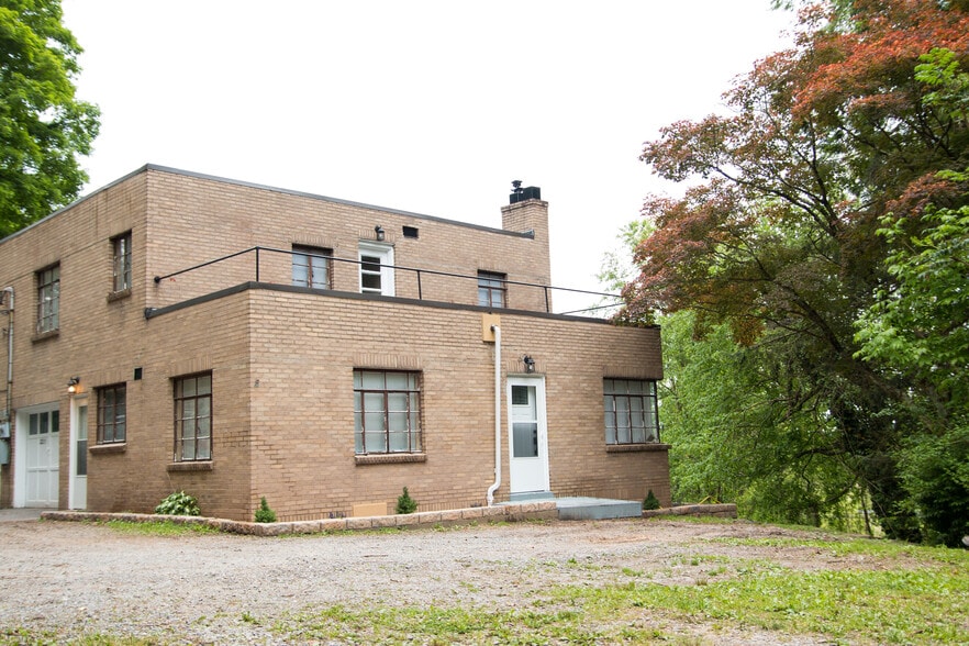 Building Photo - 1223 Greenbrier Rd