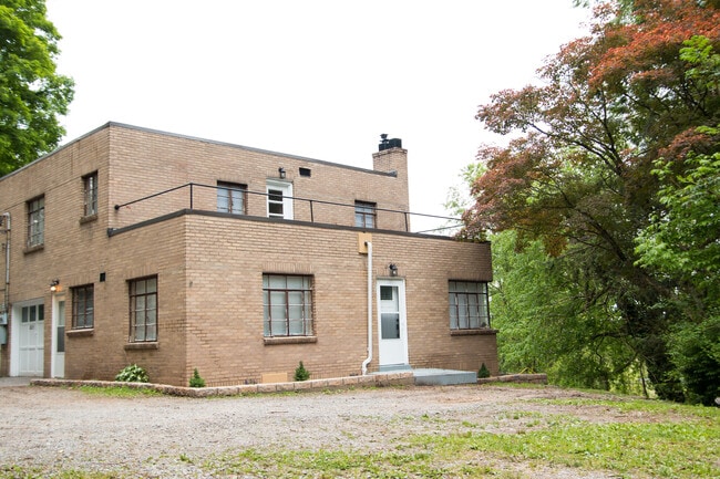 Building Photo - 1223 Greenbrier Rd