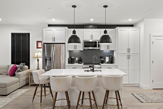 Building Photo - 68 Armandine St