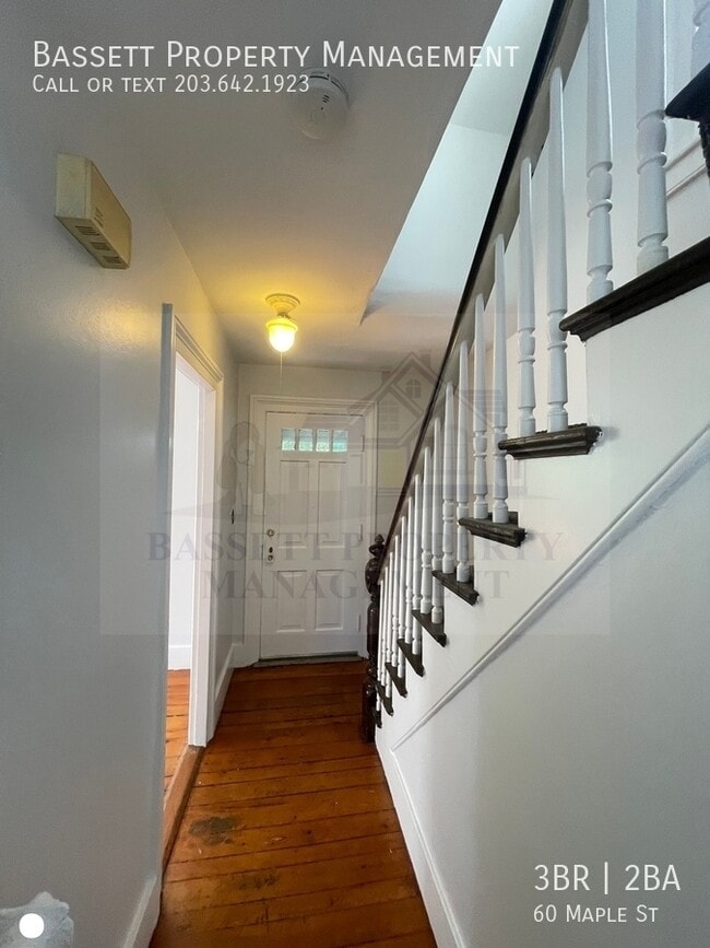 Building Photo - 60 Maple St