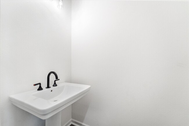 Building Photo - 4309 Larkspur St