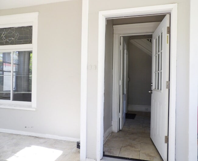 Building Photo - 3 Bedroom Lower Level Duplex - South Minneapolis