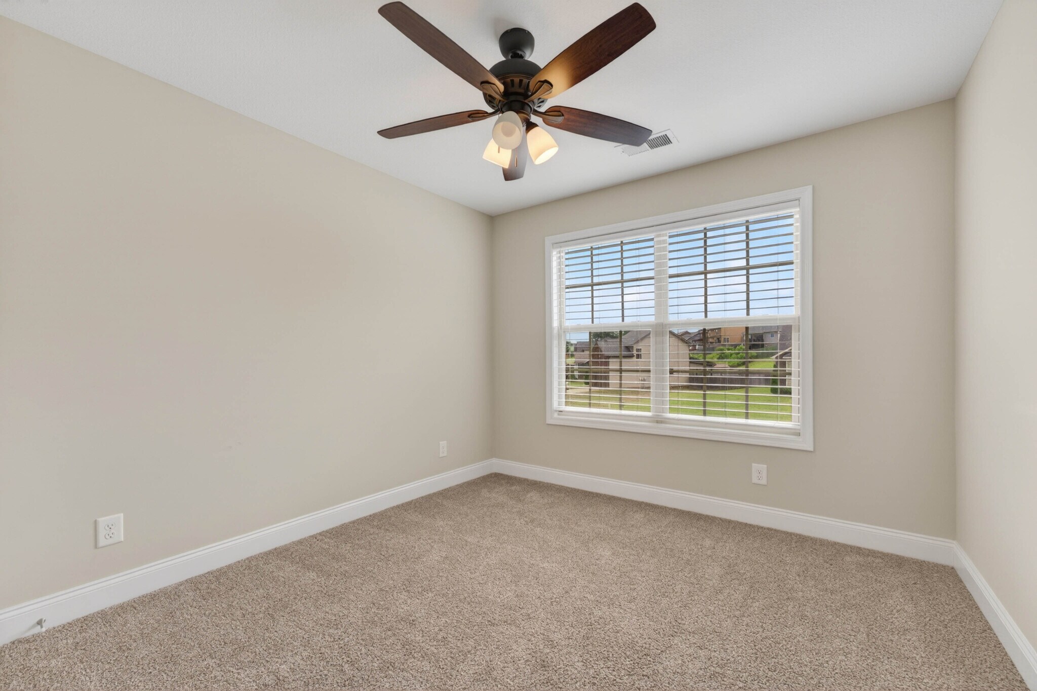 Building Photo - 792 Crestone Ln