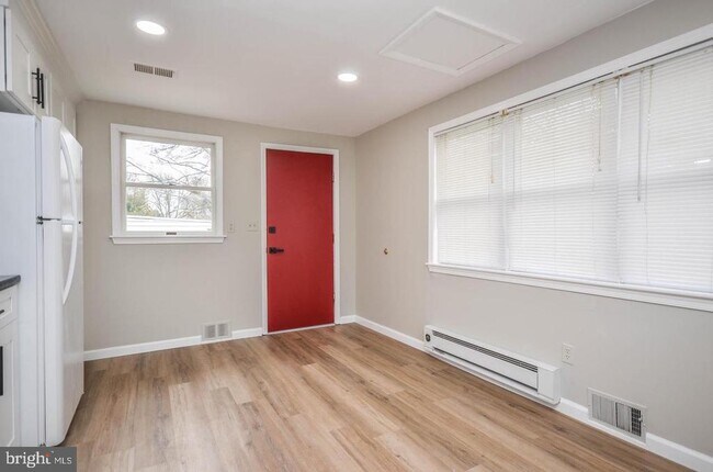 Building Photo - 4426 Hallet St