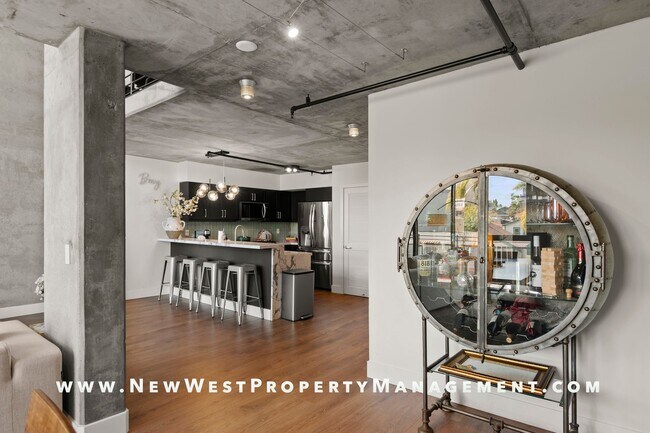 Building Photo - Spectacular Little Italy Loft at Doma, 2 Parking Spaces! Small Pet OK!