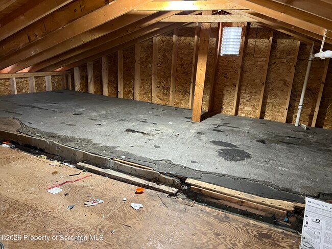 Building Photo - 214 Melrose Ave