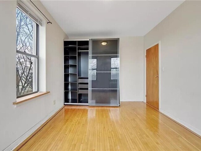 Building Photo - 460 Ovington Ave