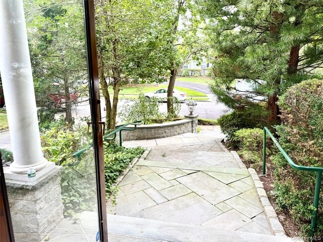 Building Photo - 30 Dogwood Rd