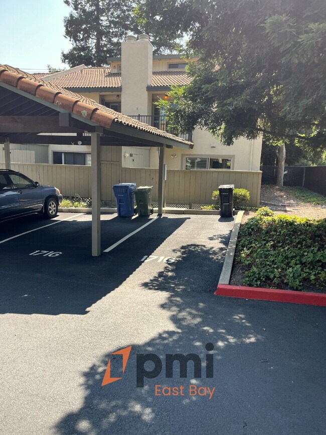 Building Photo - Stylish 2-Bedroom Townhouse in Prime Walnu...