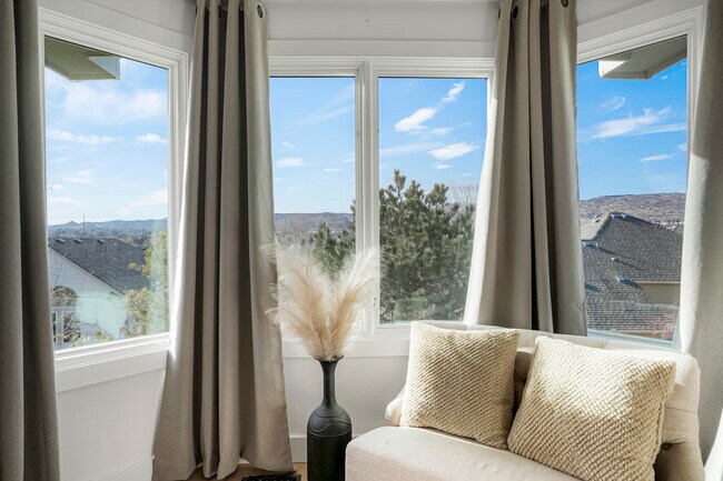 Building Photo - Robb Way