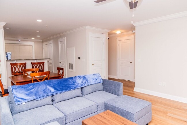 Building Photo - 2 Bedroom/ 2 bath - entry level END UNIT with side balcony- Fully Furnished and only a $500 depos...