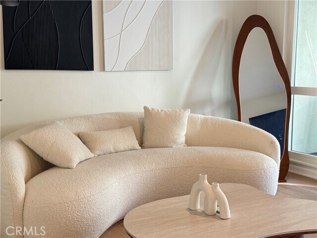 Building Photo - 251 N Oakland Ave