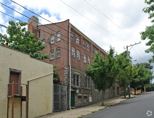 Building Photo - MH | 430 N West St
