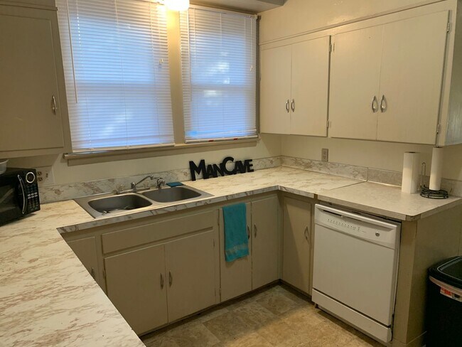 Building Photo - 1821 7th Ave