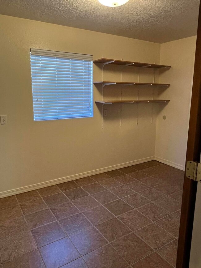 Building Photo - 8902 Aztec Rd NE