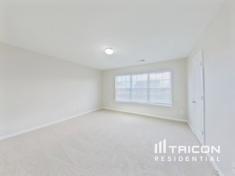 Building Photo - 750 Chariot Way