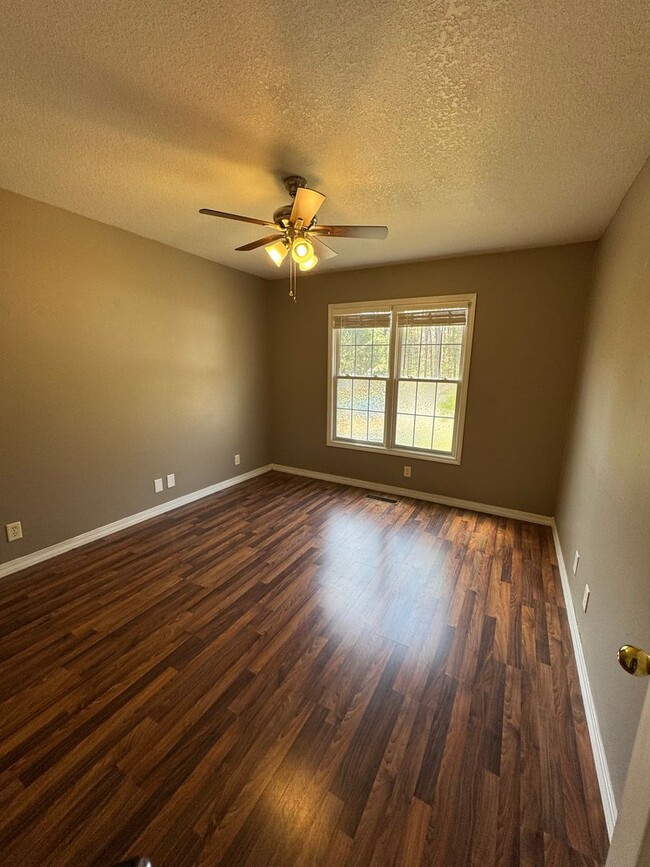 Building Photo - 95 Bassingham Dr