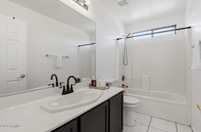 Building Photo - 220 W Beechnut Pl