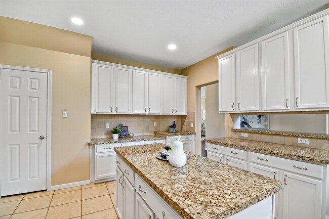 Building Photo - 8019 Spring Bluebonnet Dr