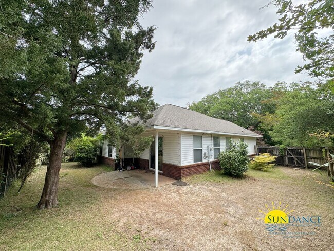 Building Photo - Downtown FWB Gem: Must-See Single Family H...