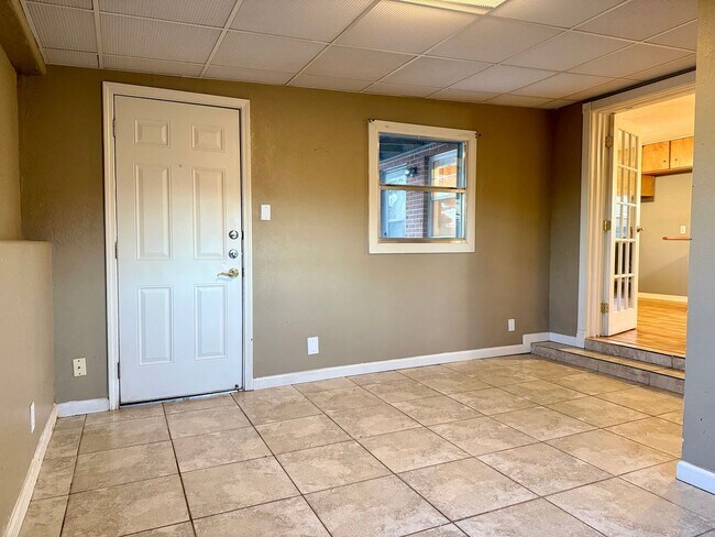 Building Photo - For Rent