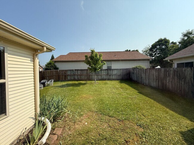 Building Photo - Experience Bright Living in This Stunning ...