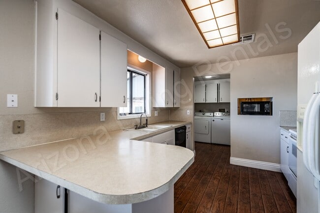 Building Photo - LARGE FENCED YARD WITH DETACHED GARAGE